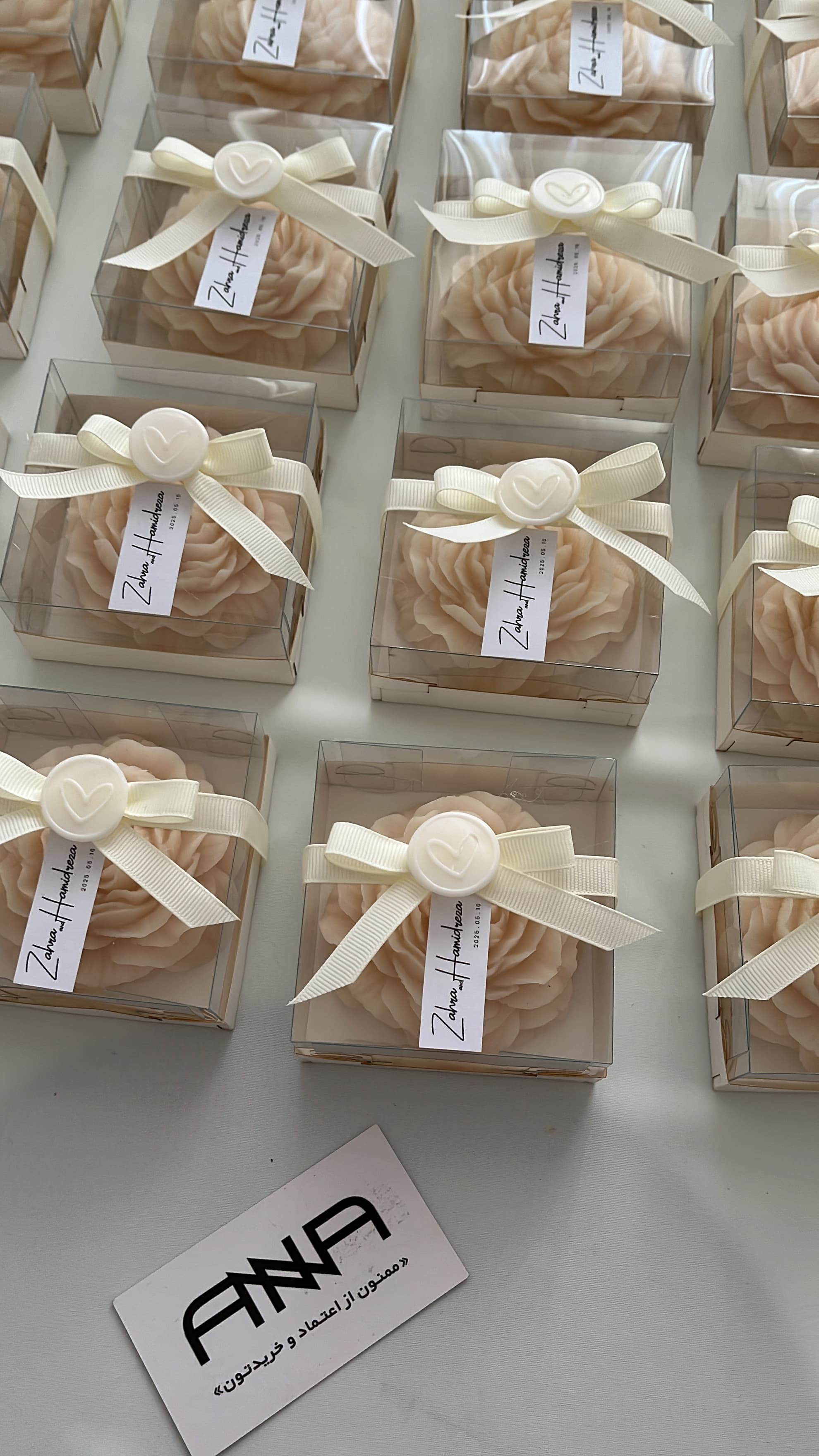 ranunculus-candle-wedding-favor